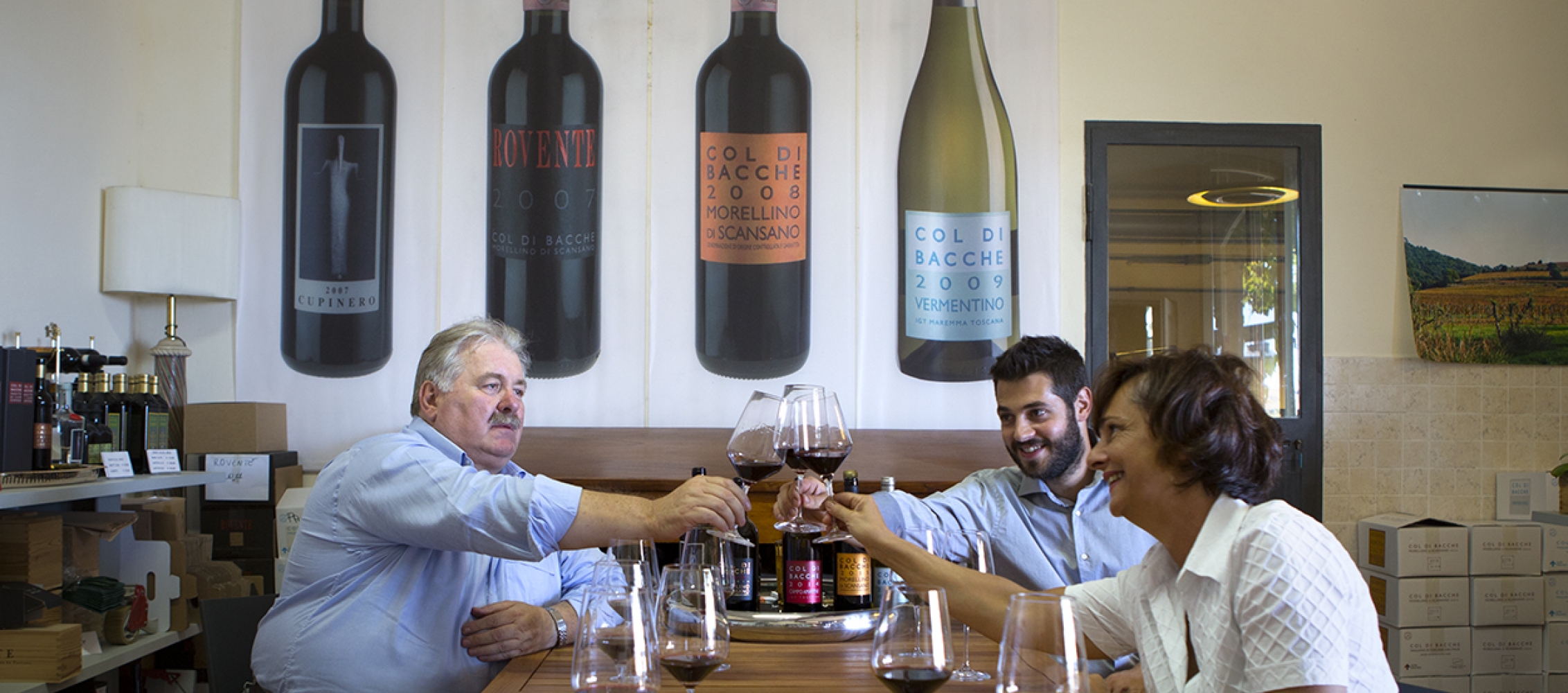 Sala degustazione vini maremmani in un ambiente familiare